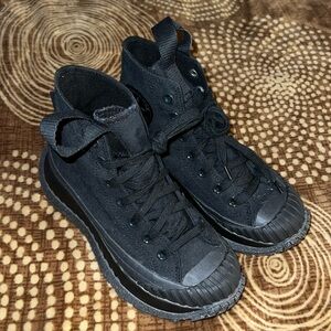 CHUCK TAYLORS ATHLETIC SHOES